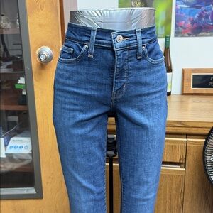 Levi’s Shaping Skinny Jeans Size 28 Dark Wash Mid/High Rise Stretch Denim